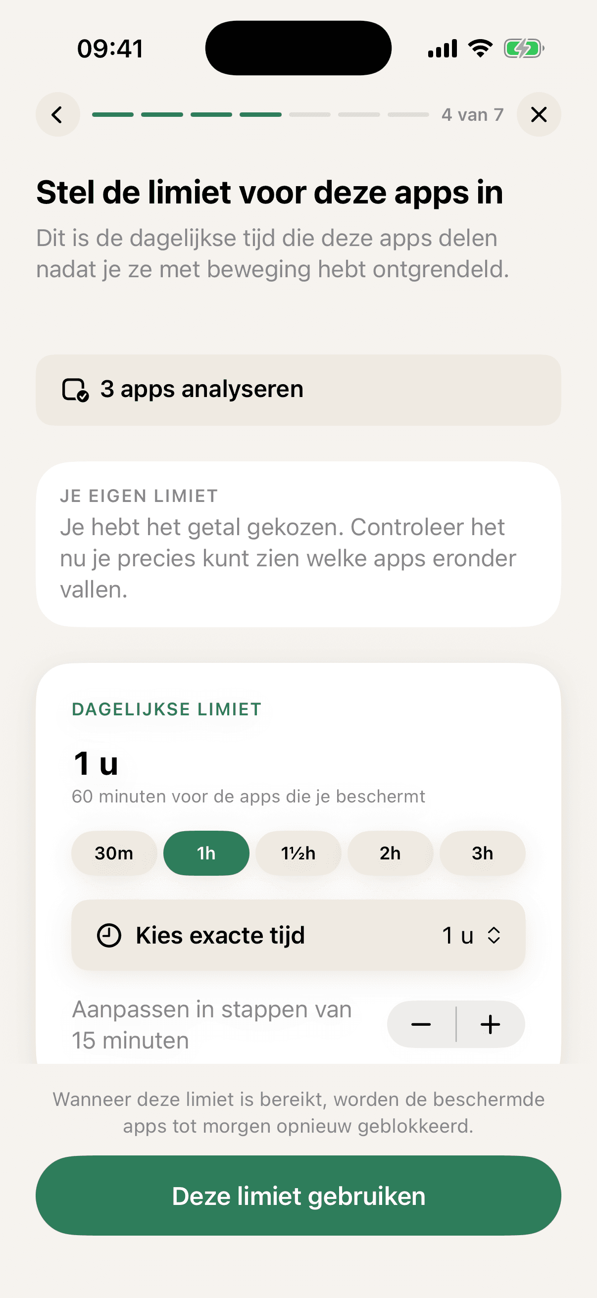 Stap 4 van 7 in MoveFirst: het scherm 'Stel de limiet voor deze apps in', met een kaart Dagelijkse limiet op 1 uur, keuzeknoppen van 30 minuten tot 3 uur, een rij 'Kies exacte tijd' en de knop 'Deze limiet gebruiken'.